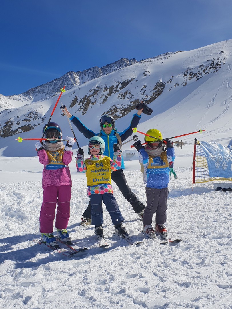 Stubaier Gletscher dzieci na lodowcu