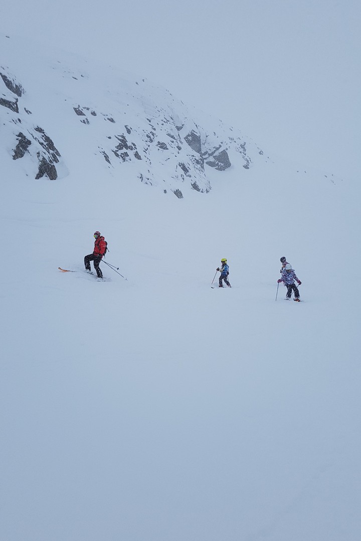 dzieci na nartach Stubaier Gletscher