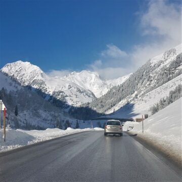 Autem do Austrii: znaki IG-L, Fahrverbote, e-winiety… – o tym warto wiedzieć, gdy jedziesz na narty w Alpy