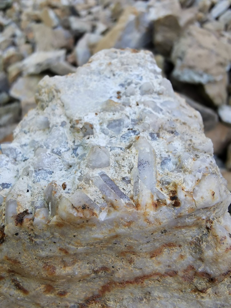 Nieczynny kamieniołom kwarcu na Rozdrożu Izerskim