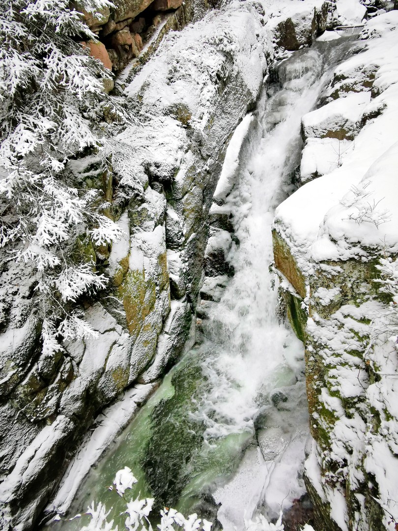 SilverMint blog Karkonosze z dziećmi zimą wodospad Podgórnej